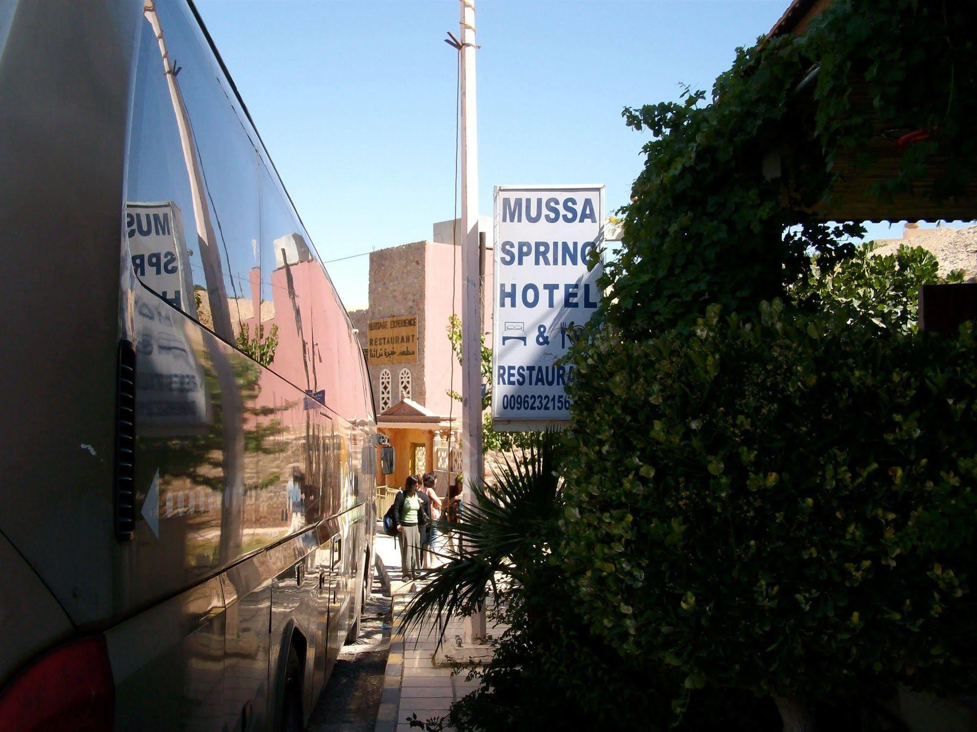 Mussa Spring Hotel Wadi Musa Bagian luar foto